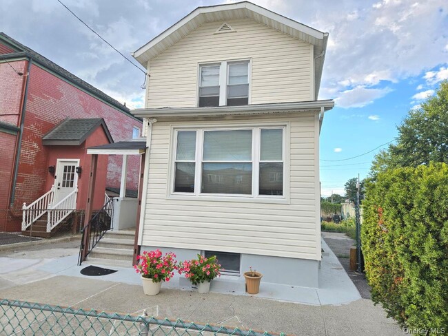 Building Photo - 3175 Layton Ave Rental
