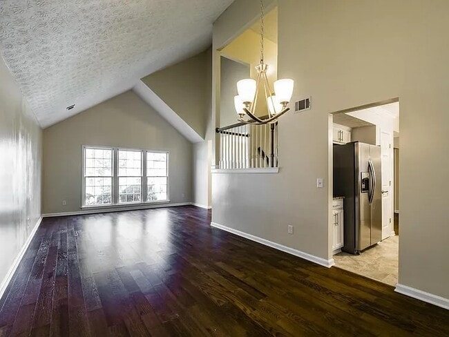 Photo - 4947 Clubgreen Summit