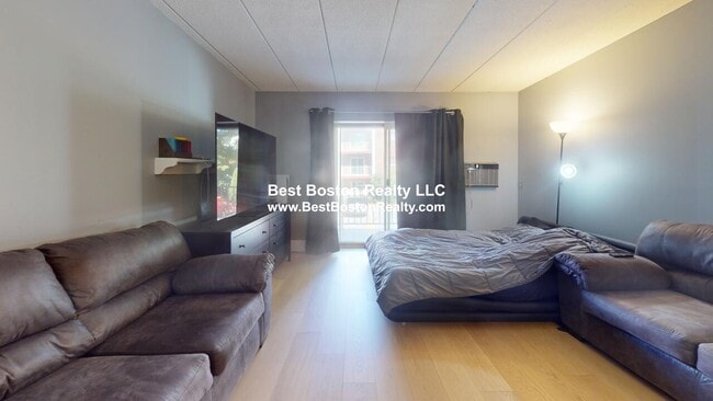 Building Photo - 65 Webster St