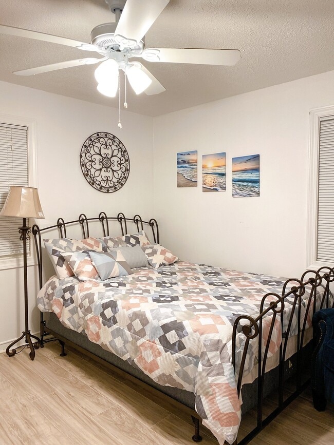 Photo - 3033 Parkwood Dr Unit 1