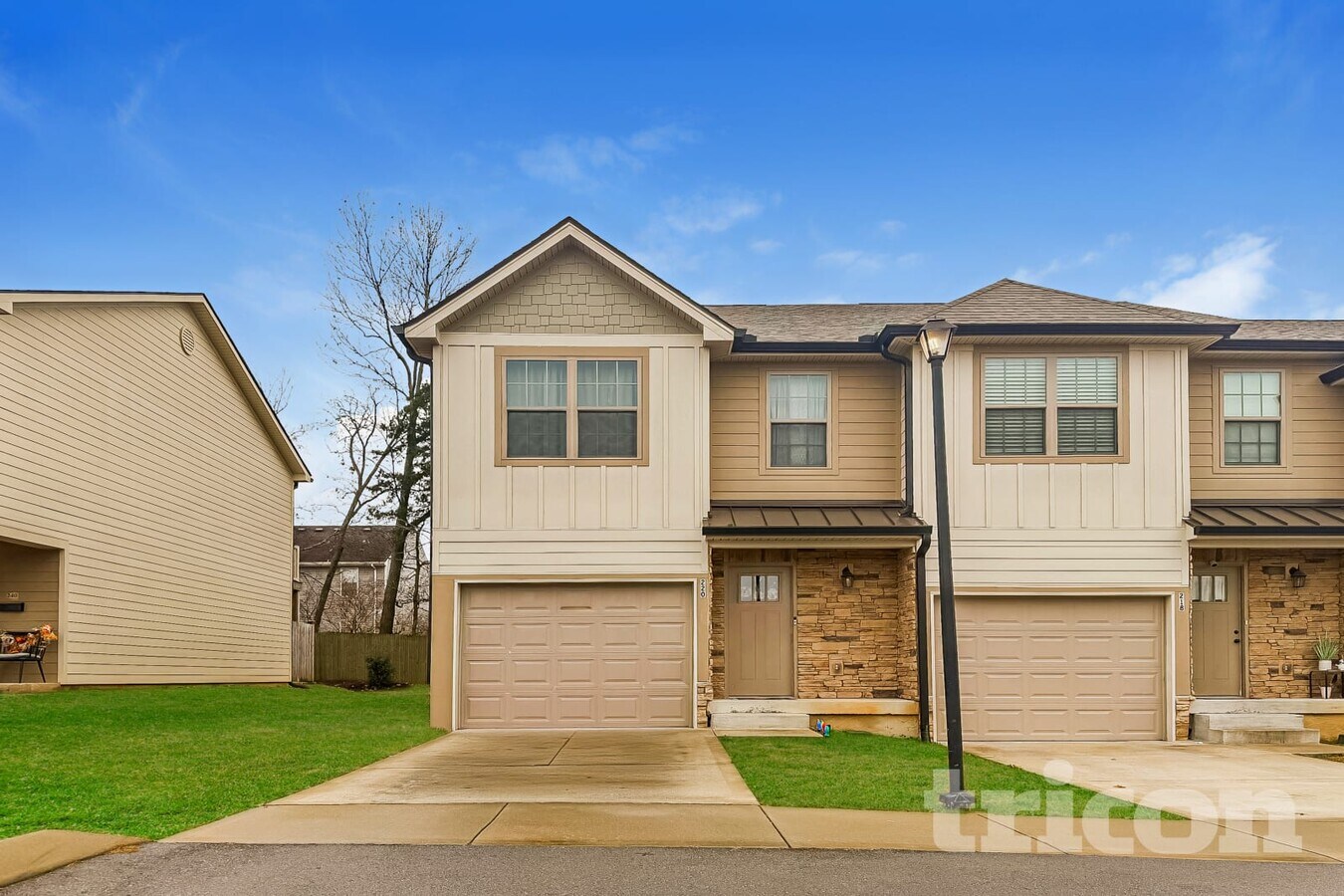 Photo - 220 Signature Pl