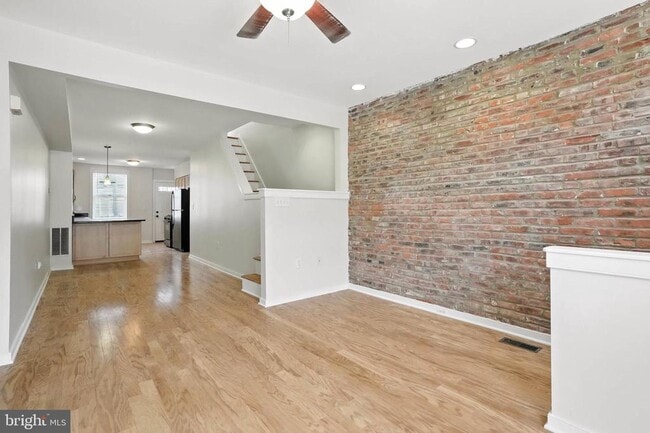 Building Photo - 251 S Robinson St Rental