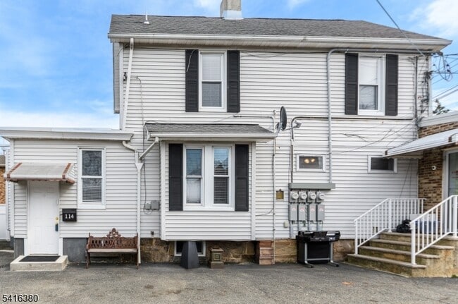 Building Photo - 114 E Main St