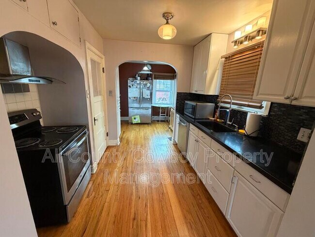 Photo - 209 E 2nd Ave