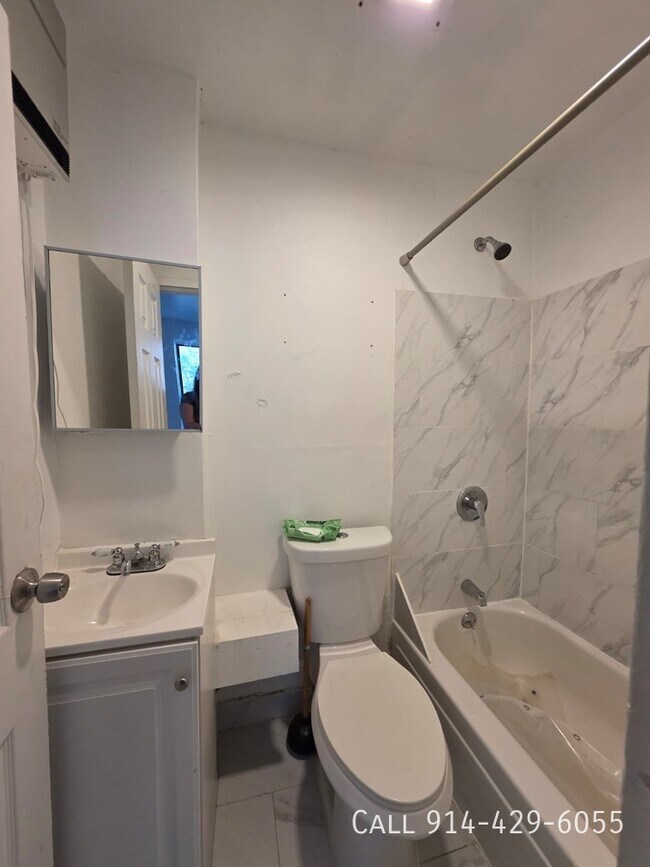 Photo - 33 Van Cortlandt Park Ave Unidad 1R