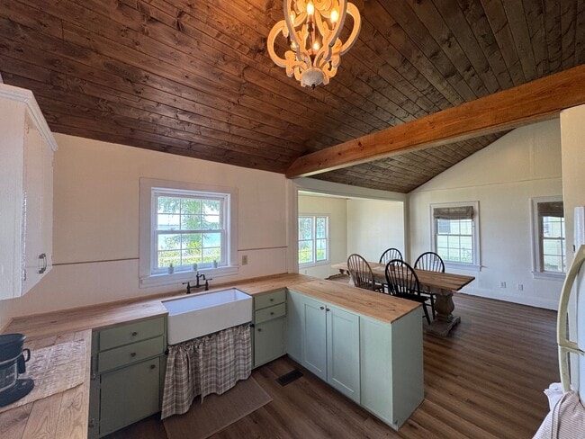 Building Photo - 810 Neuse Dr