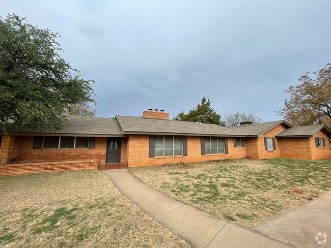 Building Photo - Spacious 3 bed, 3 bath home on corner lot!