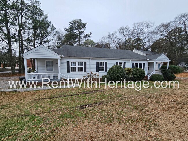 Building Photo - GORGEOUS HISTORICAL APARTMENT HOME / TOTALLY UPGRADED INTERIOR / CLOSE TO EVERYTHING!