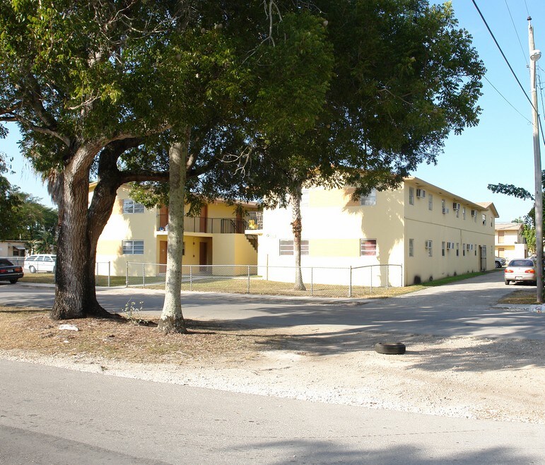 Anderson Apartments - Anderson Apartments