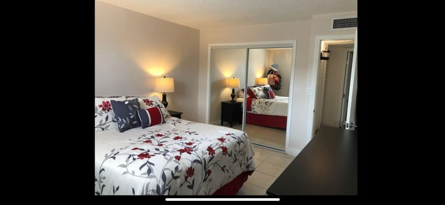 Photo - 606 W 81st St Unit Las Estrellas