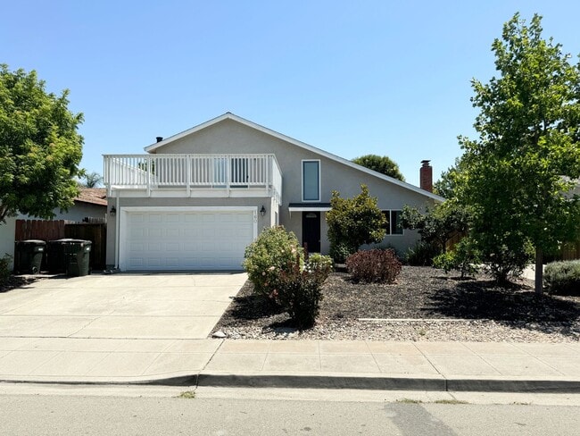 Building Photo - Newly Remodeled Single-Family home in Live...