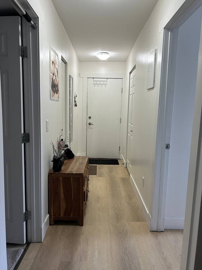 Photo - 2117-316 16 St SW