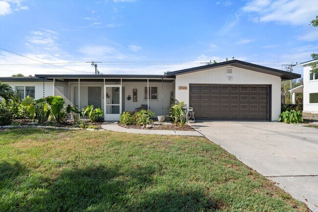 Photo - 2508 Britannia Rd