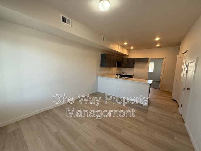 Photo - 1512 Elsie Jean Trl