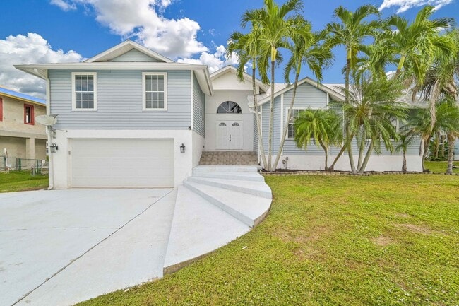 Building Photo - **Direct Gulf Access Pool Home! 4 BED/3 BATH - South Fort Myers**