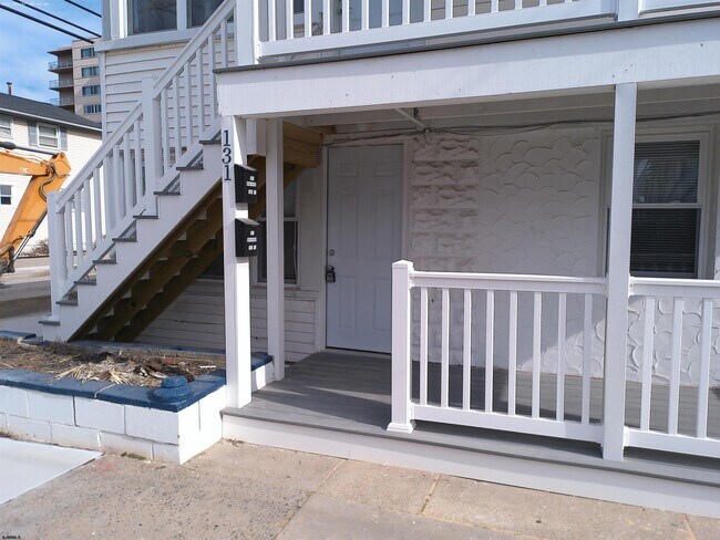 Photo - 131 N Harvard Ave Unit Lower