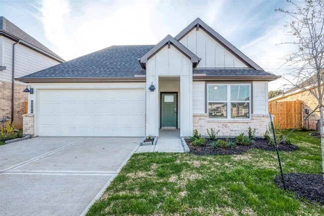 Building Photo - 4906 Edgewood Dr