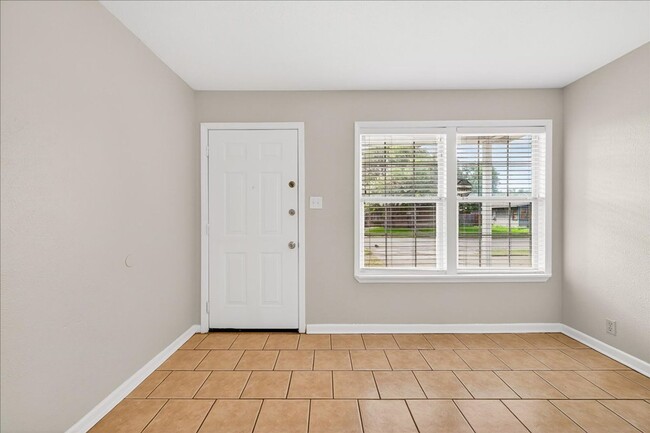 Photo - 929 Ashland Dr