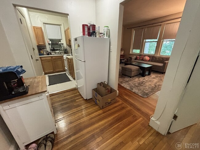 Building Photo - 33 Lancaster Terrace Unit 307