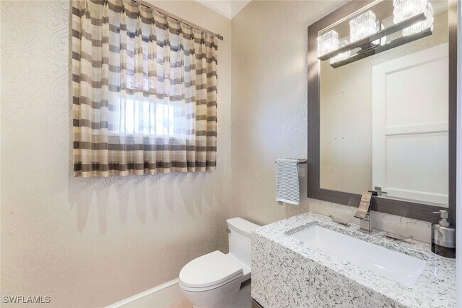 Photo - 425 Harbour Dr