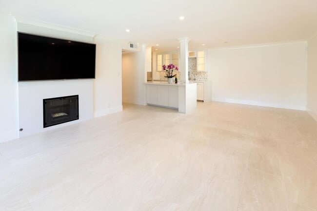 Photo - 226 W Edith Ave