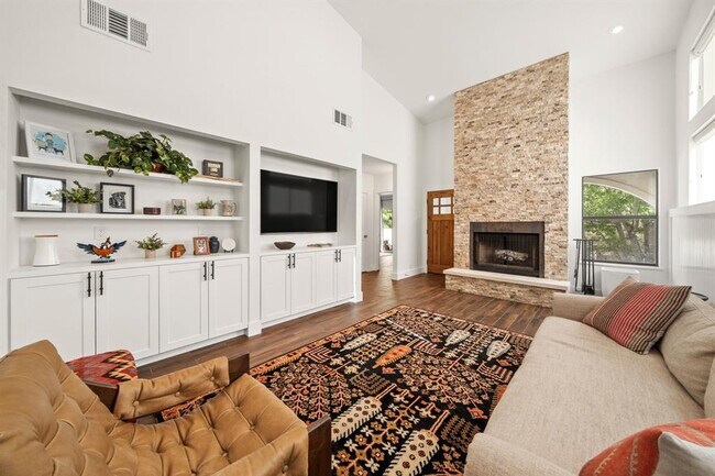 Photo - 811 Rutherford Pl