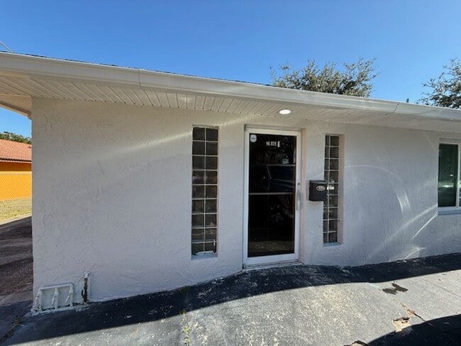 Building Photo - 1529 S Ridgewood Ave Unit #1