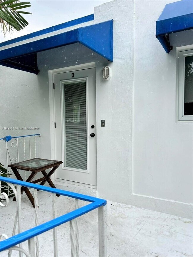 Building Photo - 225 SE 16th Ave Unit 5 Rental