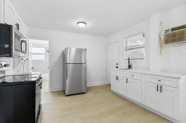 Photo - 1761 19th St S