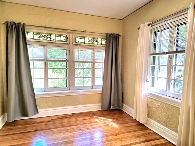 Photo - 7208 Forsyth Blvd