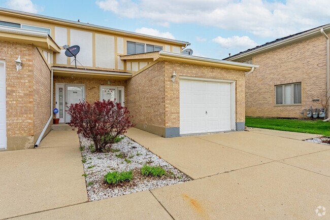 Building Photo - 305 Creekside Dr Rental