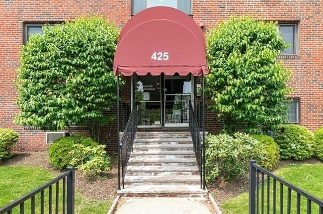 Building Photo - 425 S Huntington Ave Unit 2