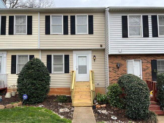 Photo - 3 Bedroom Townhouse Near Downtown Durham