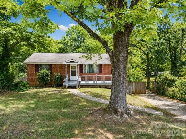 Building Photo - 2143 Finchley Dr