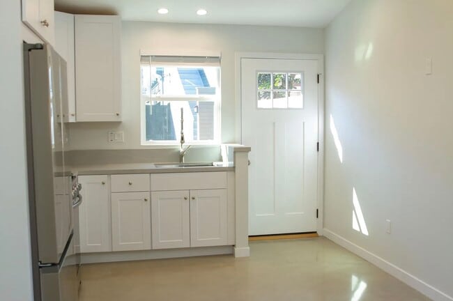 Photo - 5246 Canoga Ave