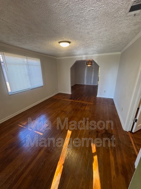 Photo - 1026 W 41st St