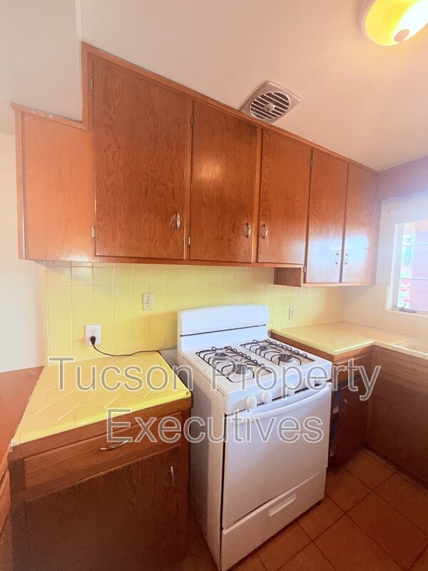 Photo - 4741 E 2nd St