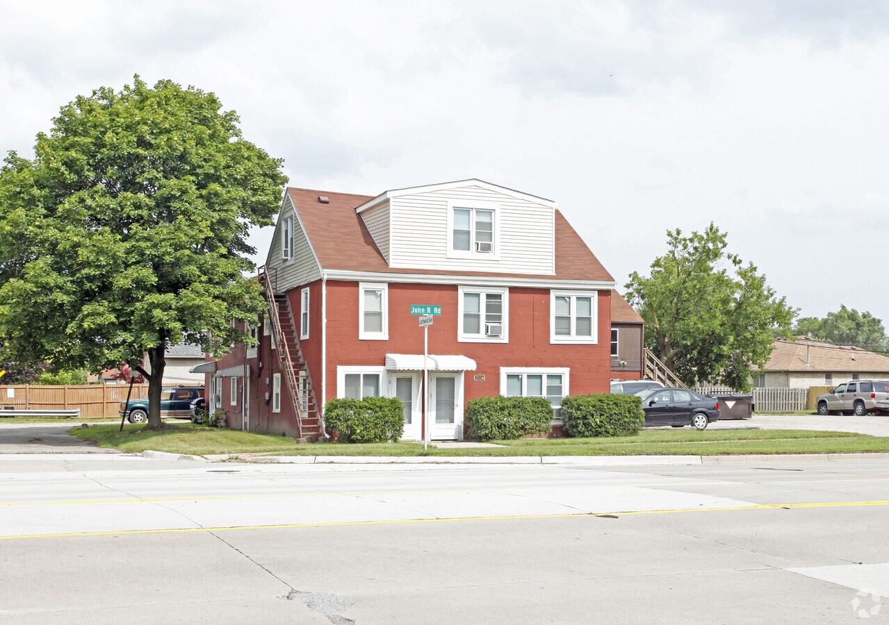 Photo - John R Apartments