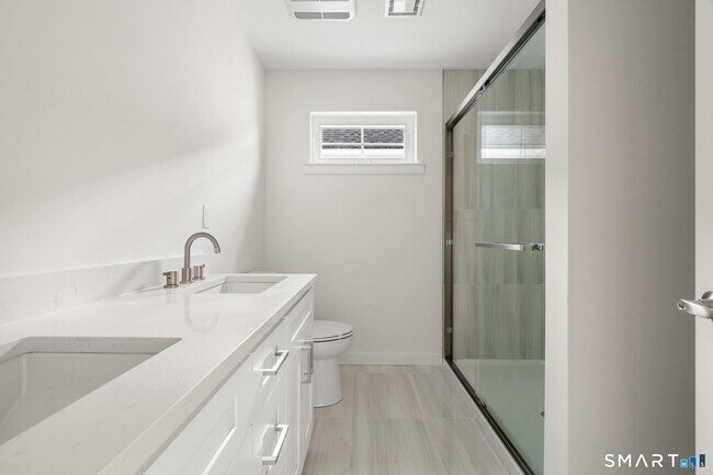 Photo - 29 Village Rd Unidad 2