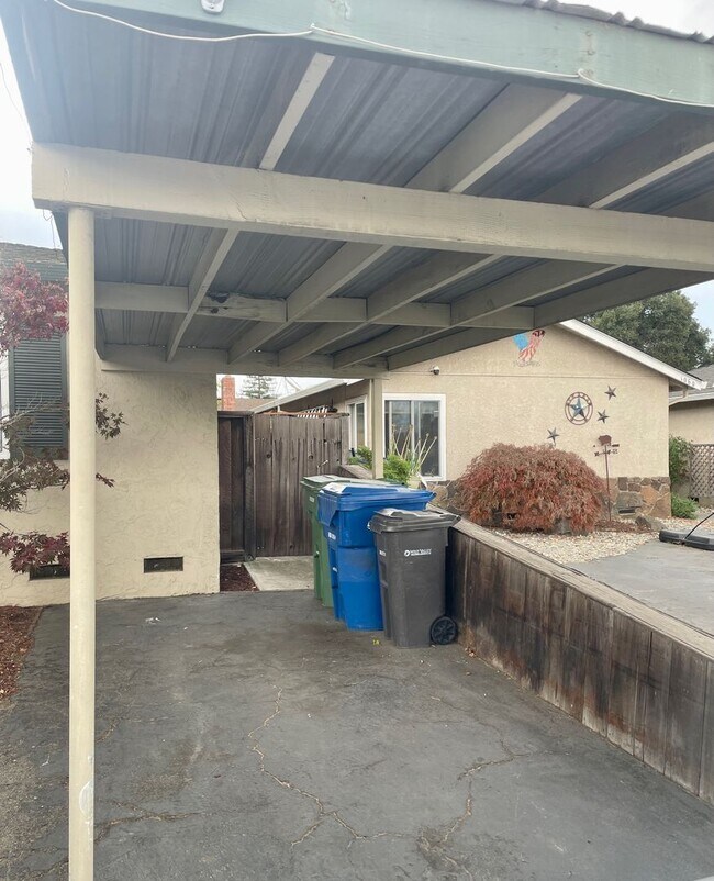1042 W Hacienda Ave