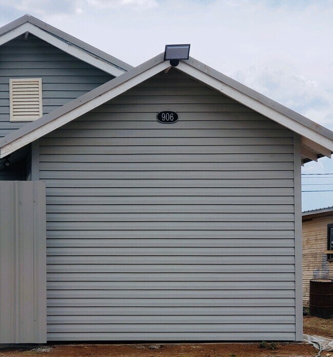 906 frontage - 906 S Colorado St Unit #1