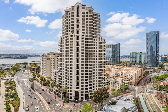 700 W Harbor Dr. San Diego, CA 92101 - Park Place Apartamentos
