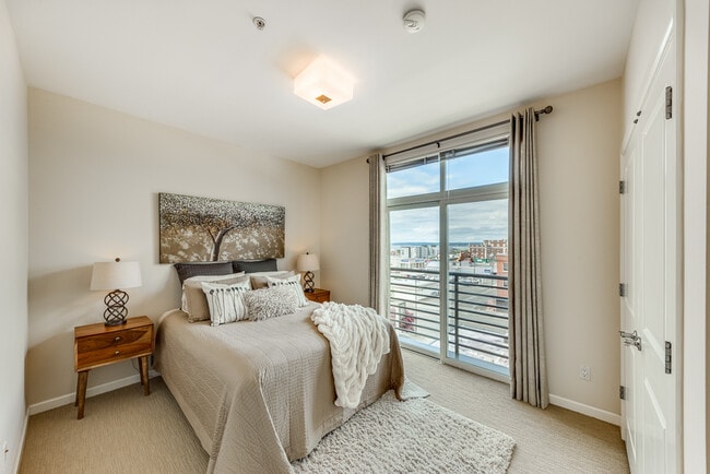 Bedroom with Juliet Balcony - Peninsula Apartments