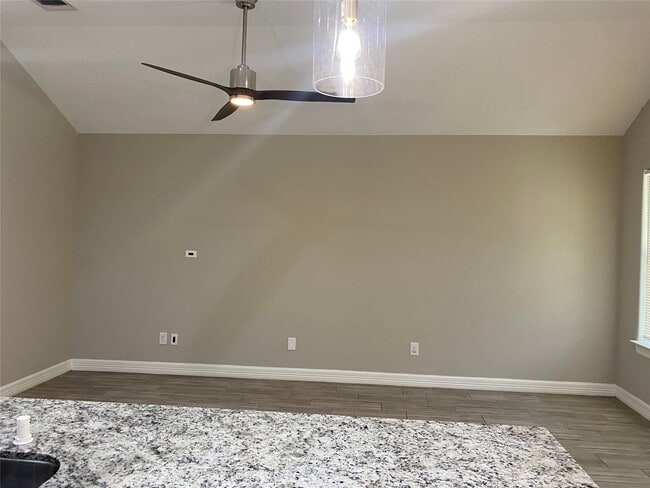 Photo - 5210 Longmeadow St