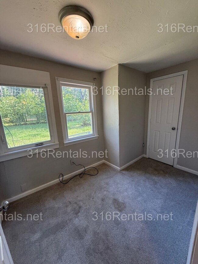 218 E Kirby St