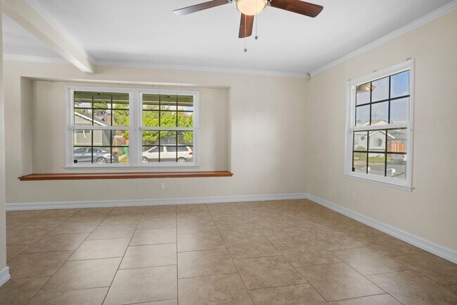 Photo - Charming 4-Bed 3-Bath in Paradise Hills