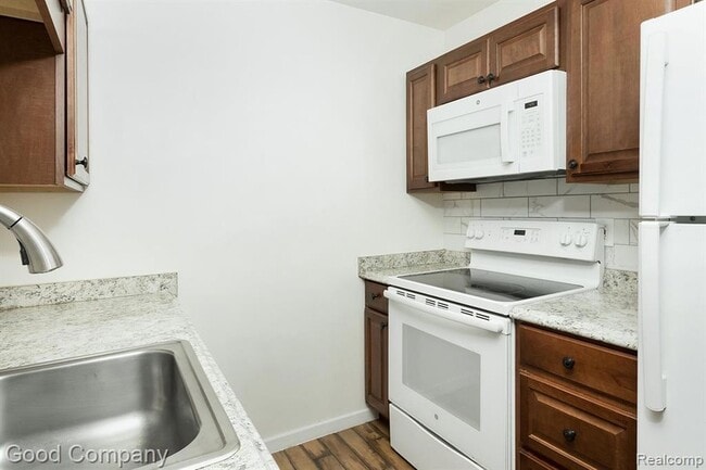 Photo - 525 Fairbrook St Unit 106