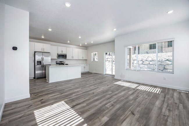 Photo - End Unit New Construction with Finished Basement Includes Utilities in New Jordanelle Ridge Neigh...