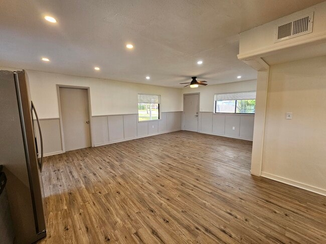 Photo - 125 Needle Blvd