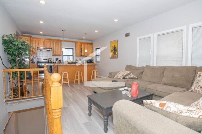 Photo - 4 bed in Allston
